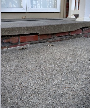 Concrete stoop before repair